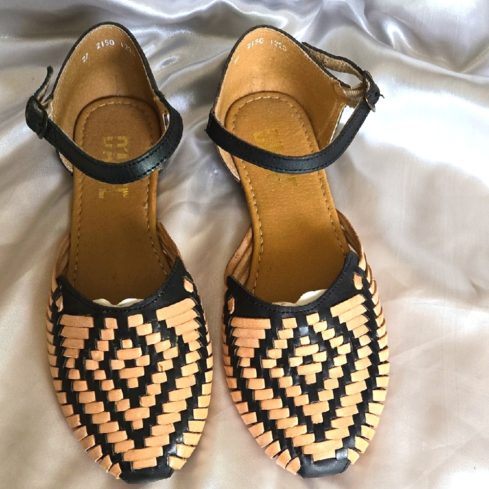 Huarache Stylish Black and Tan Women's Sandals